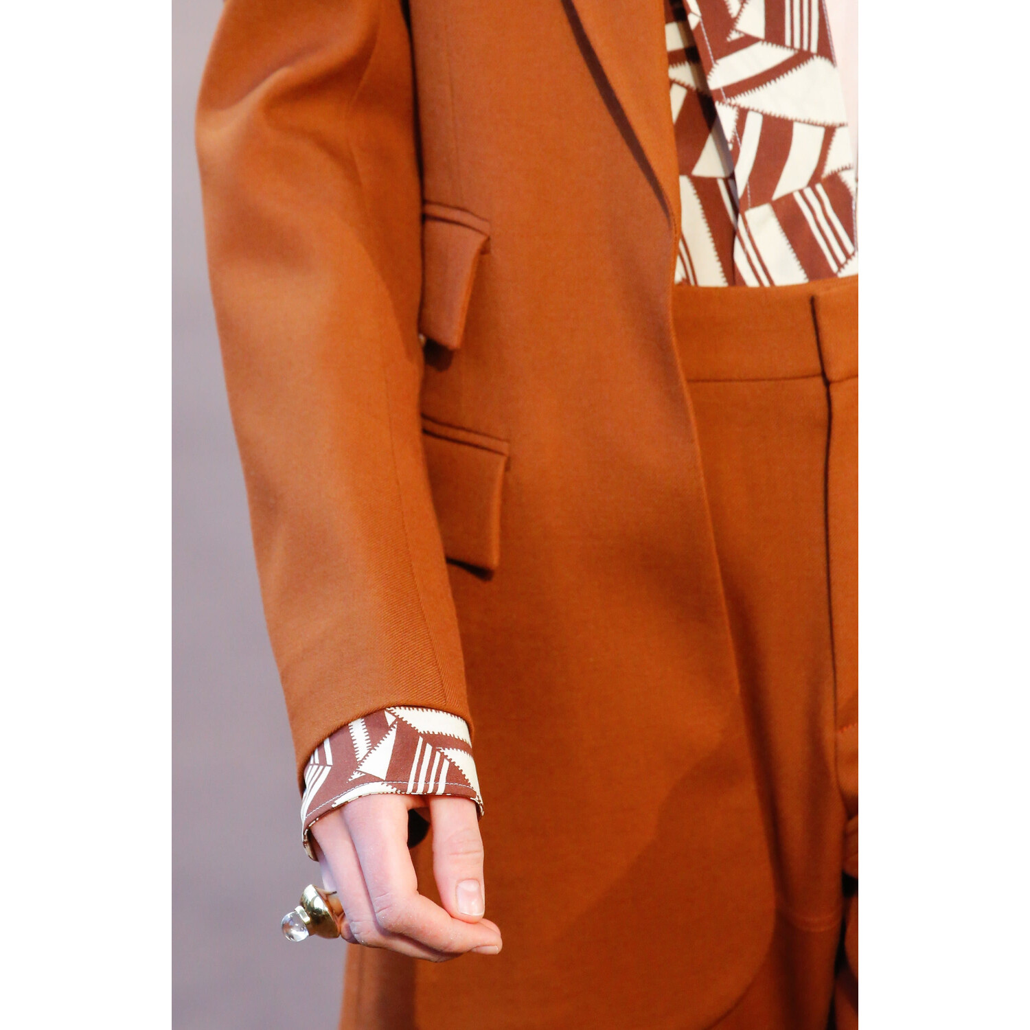 Фото Details Chloé Fall 2018 Ready-to-Wear , Детали коллекции Хлоя осень зима 2018 , Fashion show , неделя моды в Париже , PFW , Paris Fashion Week , Mainstyles